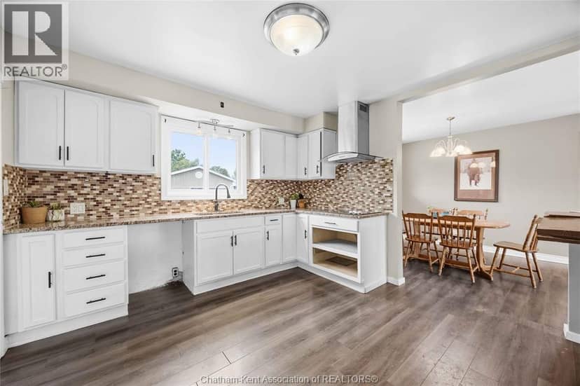 6 York STREET — photo 10 of 40