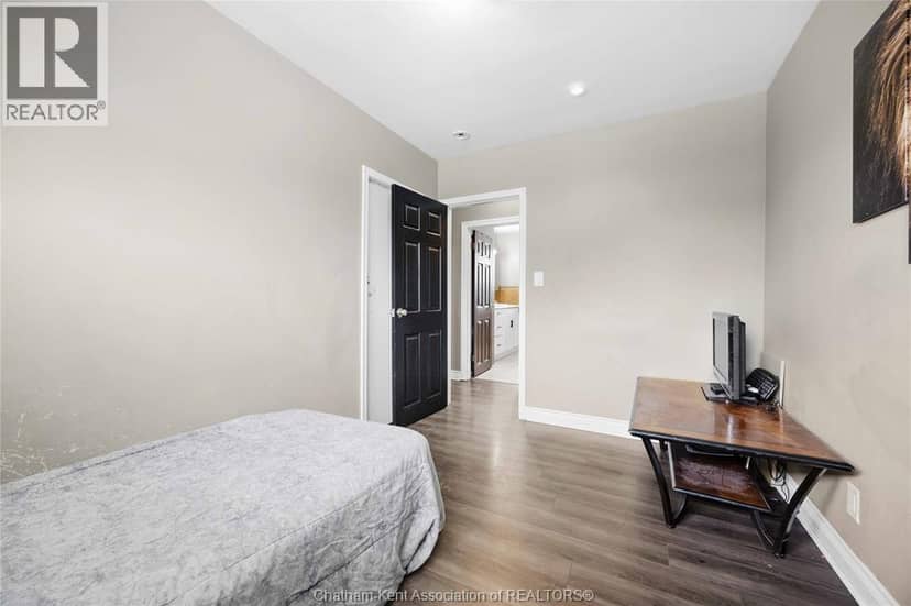 6 York STREET — photo 16 of 40