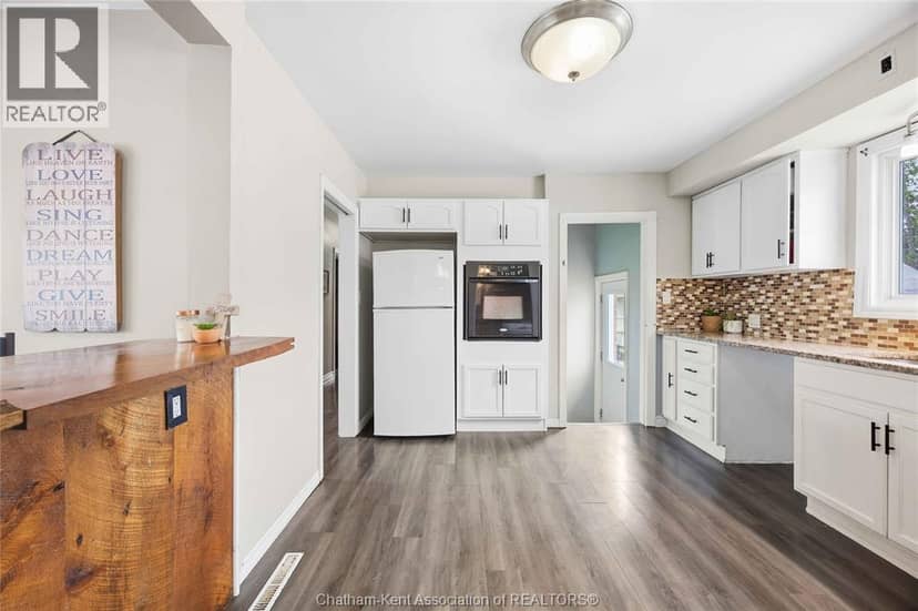 6 York STREET — photo 9 of 40