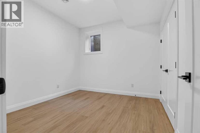 525 32 Street NW — photo 40 of 40