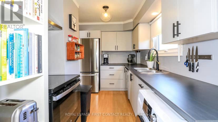 181 Napier Street — photo 9 of 40