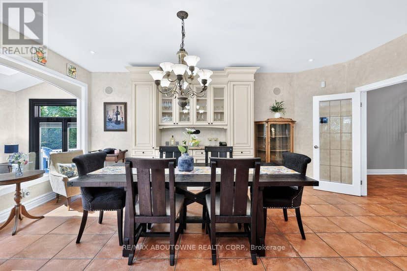 324 Oakridge Court — photo 10 of 40