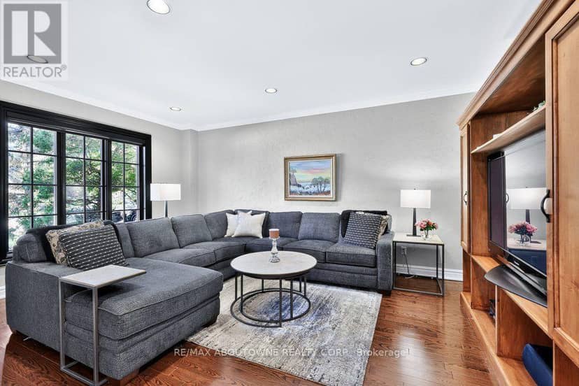 324 Oakridge Court — photo 16 of 40