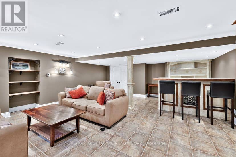 324 Oakridge Court — photo 34 of 40