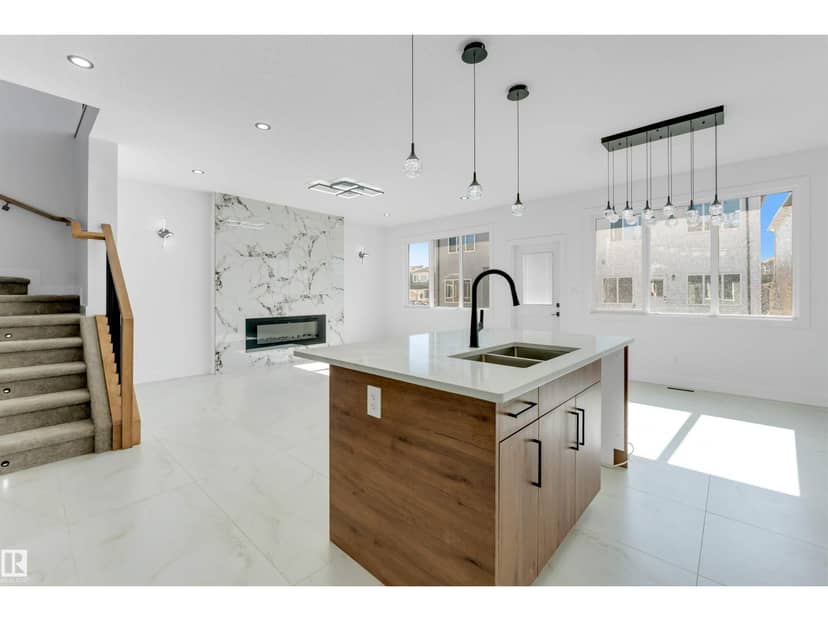 4651 17 AV SW SW — photo 11 of 35