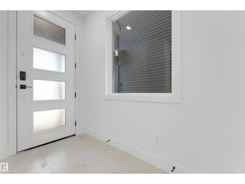 4651 17 AV SW SW, Edmonton, photo 2