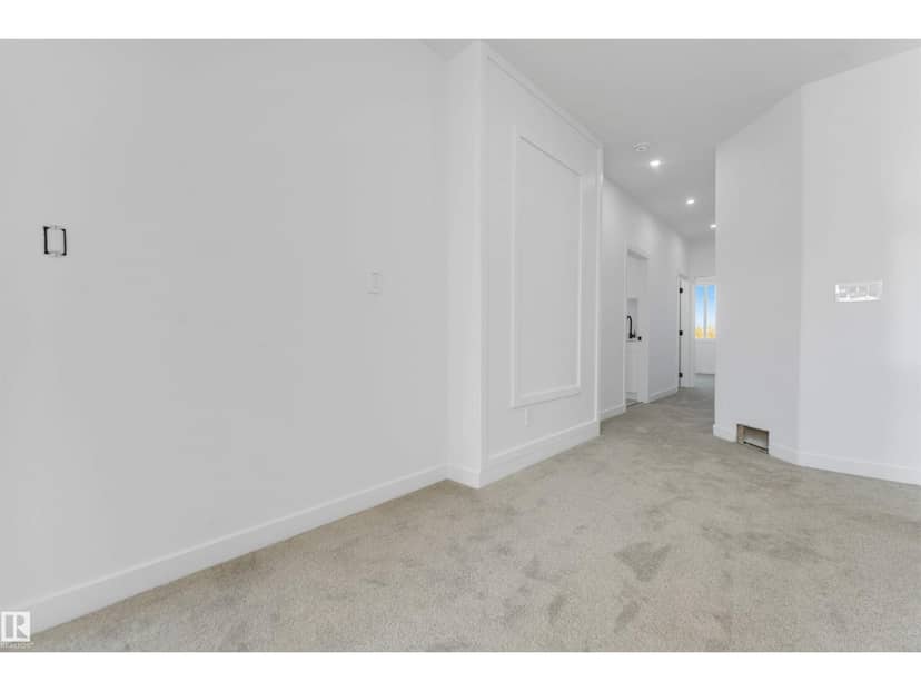 4651 17 AV SW SW — photo 27 of 35