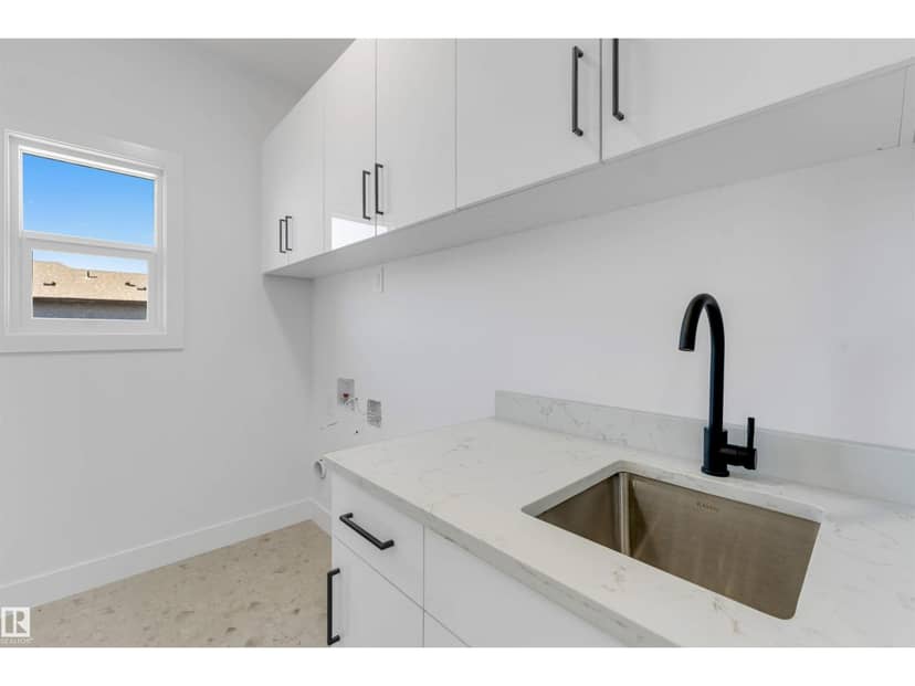4651 17 AV SW SW — photo 33 of 35