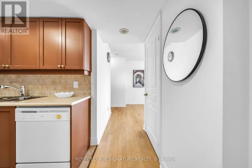 2122 - 15 Northtown Way — photo 4 of 26