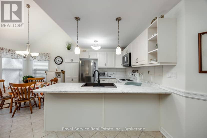 320 Strachan Street — photo 17 of 39