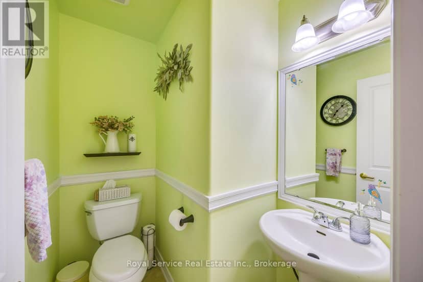 320 Strachan Street, Port Hope, photo 8