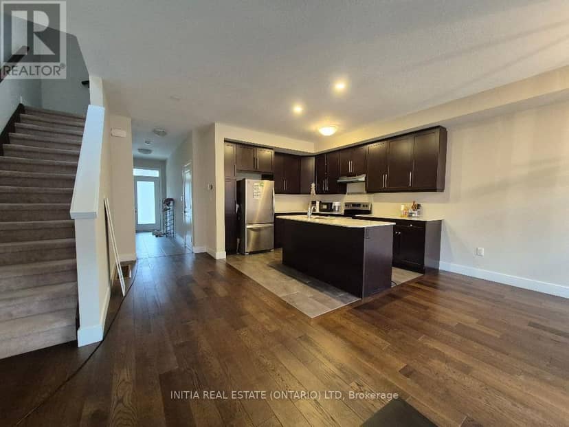 109 - 1960 Dalmagarry Road, London North, photo 2