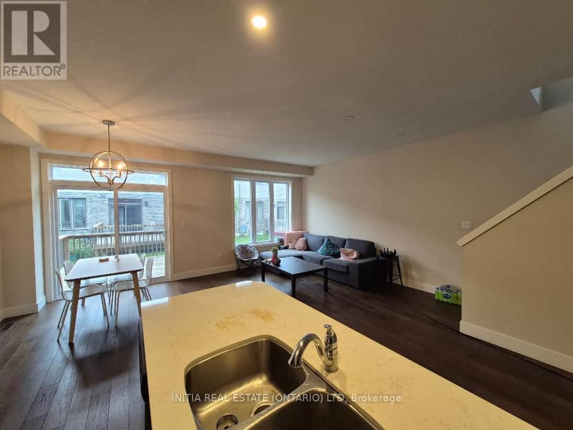 109 - 1960 Dalmagarry Road, London North, photo 4