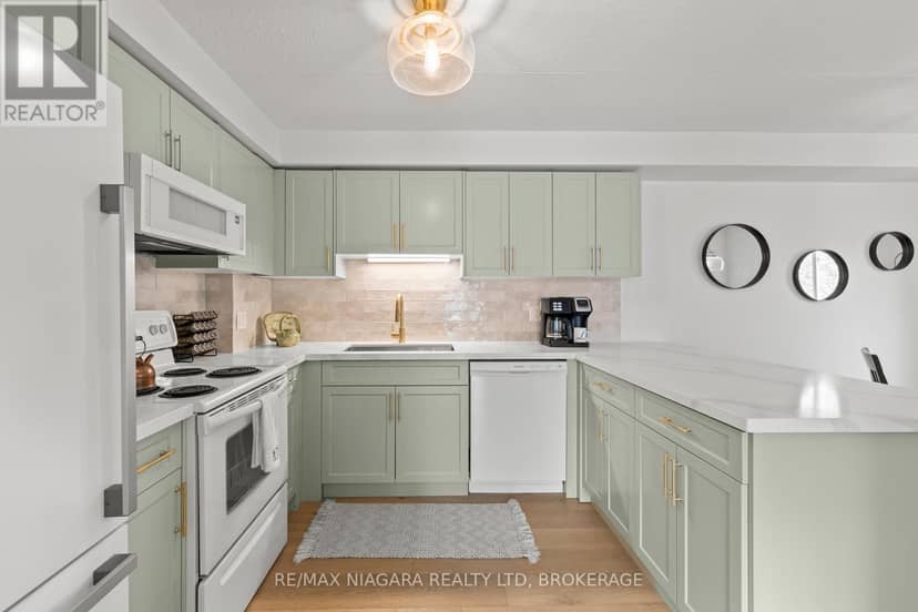 403 - 61 Paffard Street — photo 7 of 20
