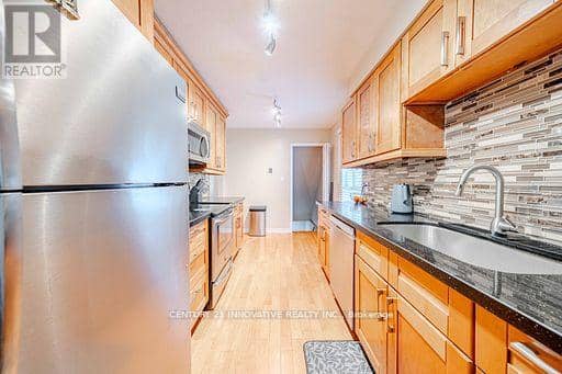 1764 Listowell Crescent — photo 14 of 40