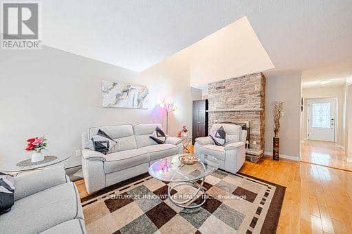 1764 Listowell Crescent — photo 9 of 40
