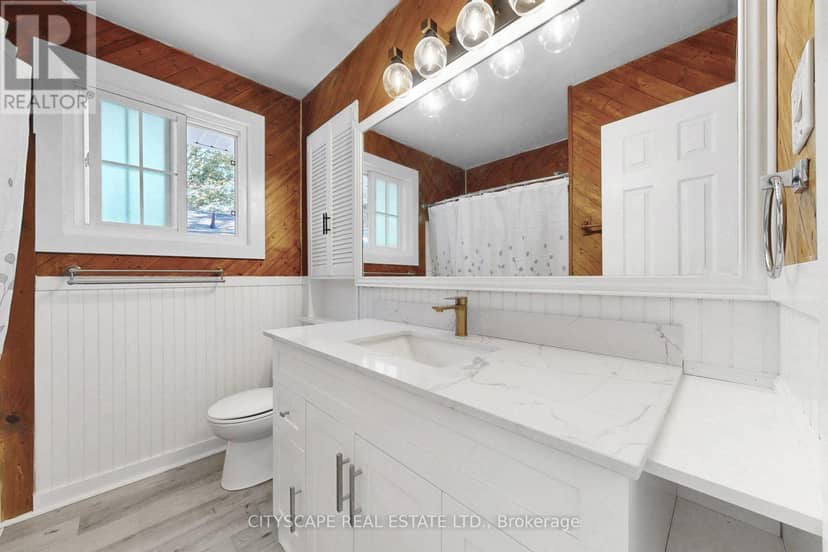 2049 Northern Avenue — photo 10 of 39