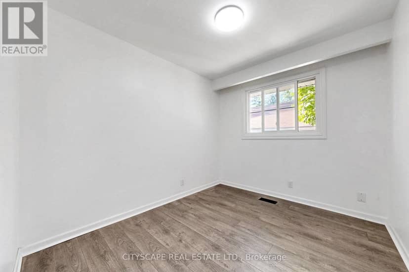2049 Northern Avenue — photo 12 of 39