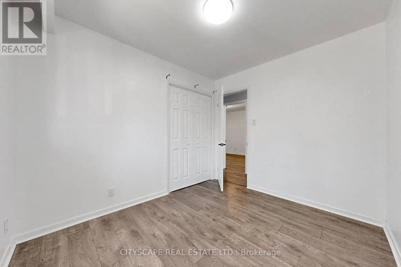 2049 Northern Avenue — photo 13 of 39