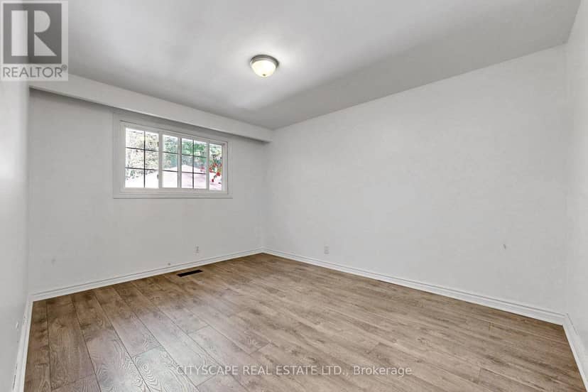 2049 Northern Avenue — photo 14 of 39