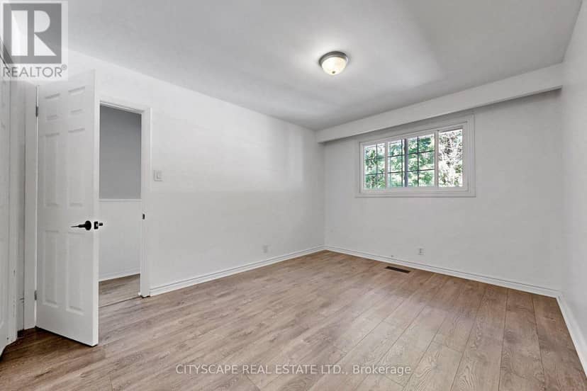 2049 Northern Avenue — photo 15 of 39