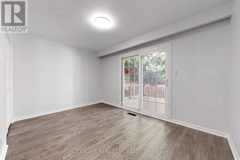 2049 Northern Avenue — photo 16 of 39