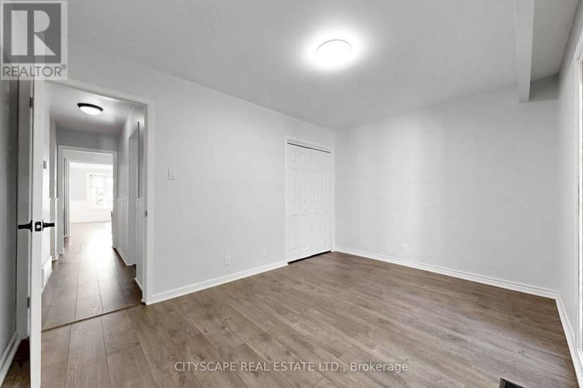 2049 Northern Avenue — photo 17 of 39