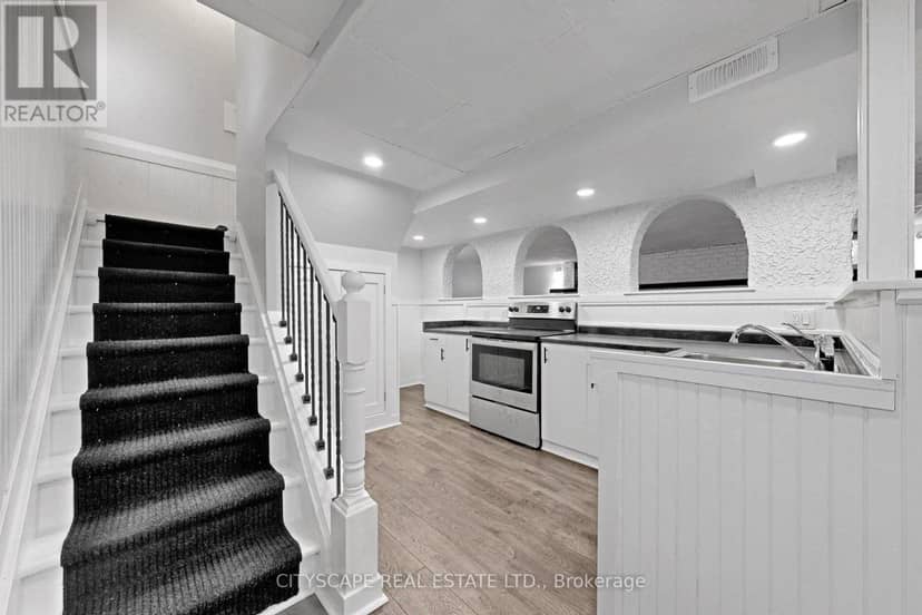 2049 Northern Avenue — photo 18 of 39