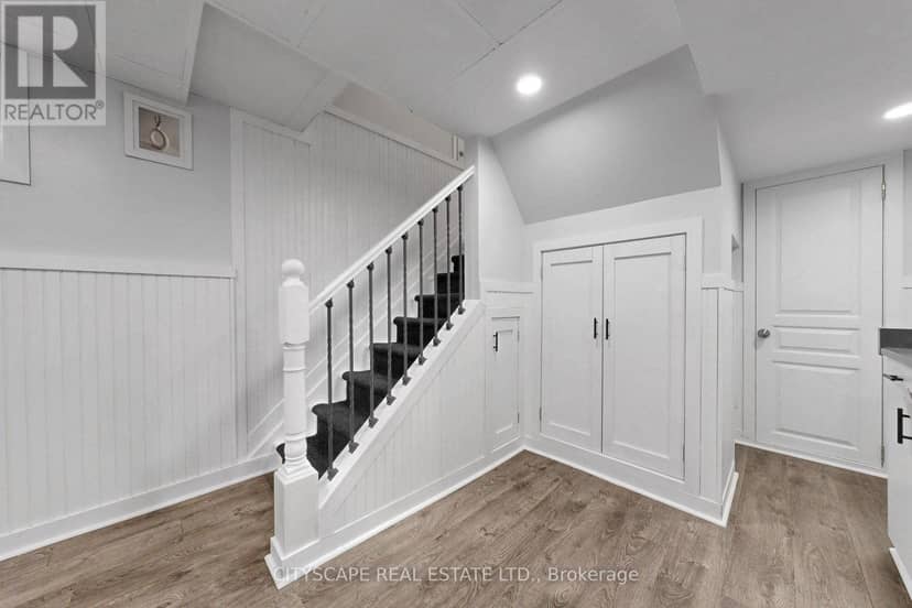 2049 Northern Avenue — photo 20 of 39