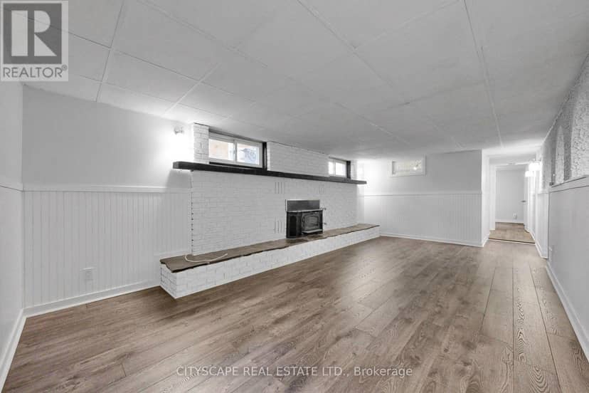 2049 Northern Avenue — photo 23 of 39