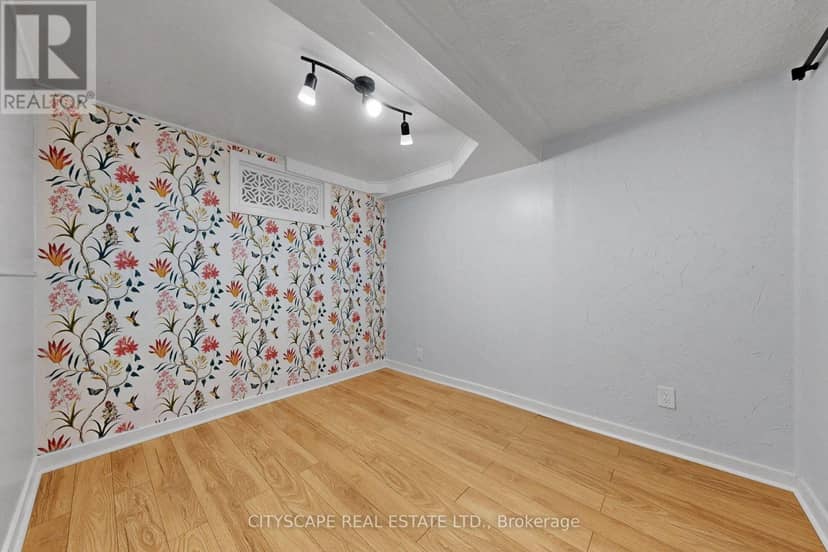 2049 Northern Avenue — photo 24 of 39