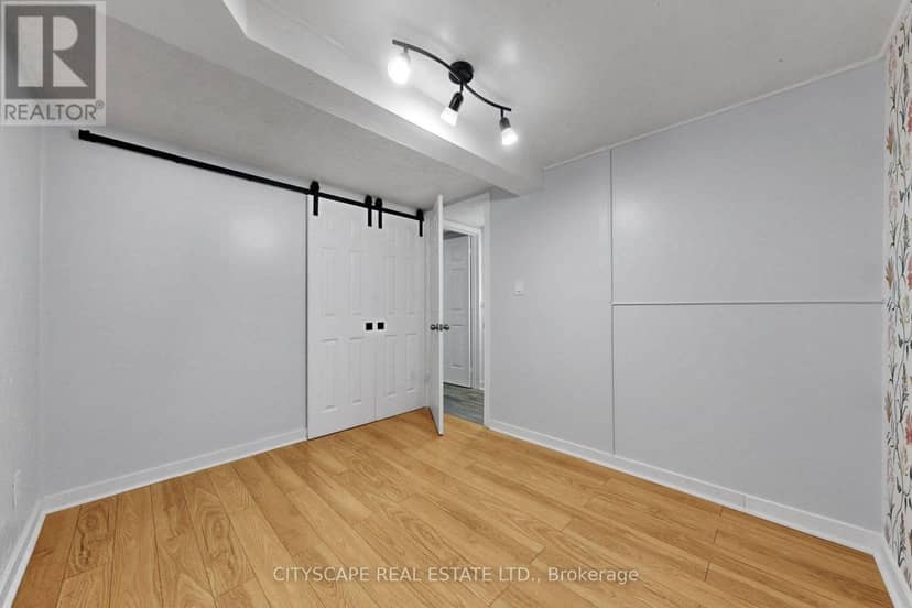 2049 Northern Avenue — photo 25 of 39