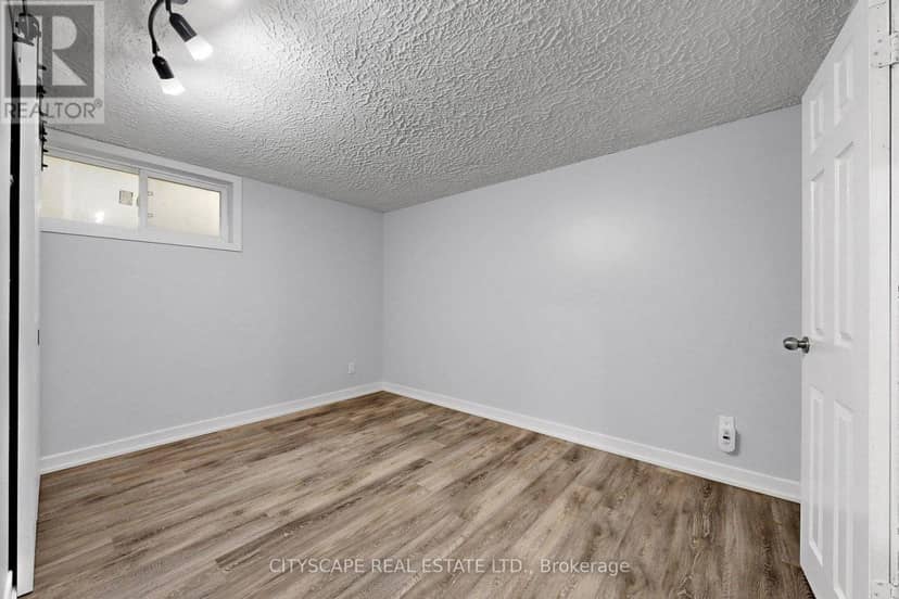 2049 Northern Avenue — photo 26 of 39