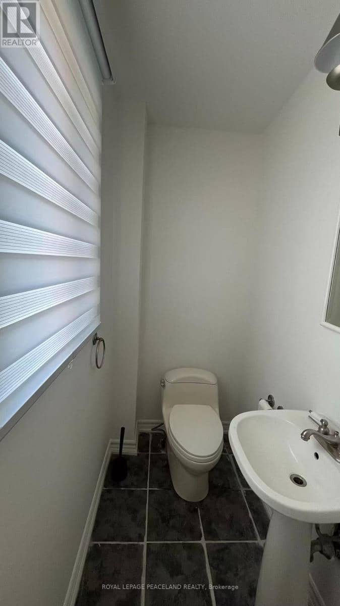 711 Irwin Crescent — photo 11 of 20