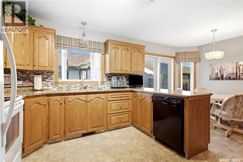18 Greencrest BAY — photo 10 of 40