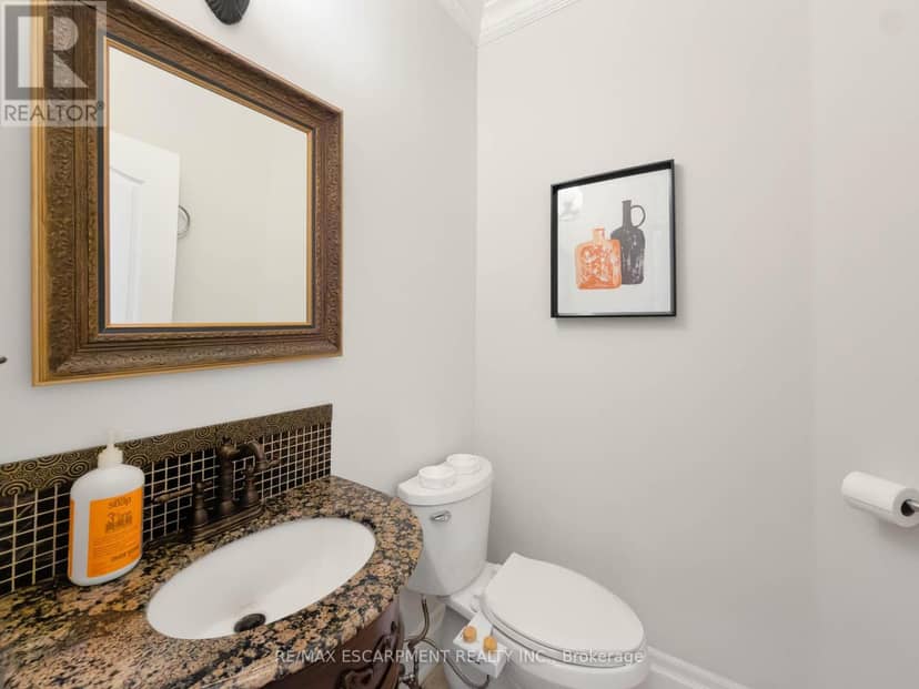 1396 Thorncrest Crescent — photo 18 of 40