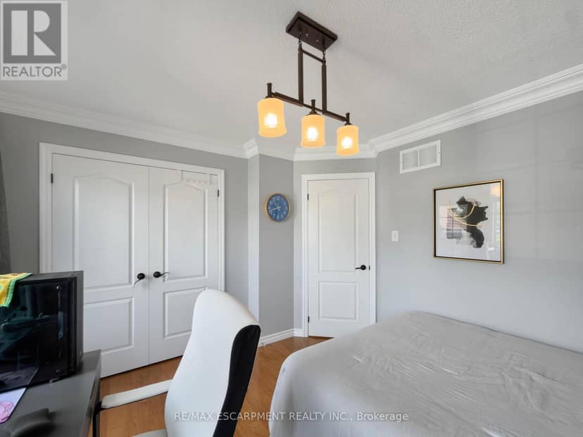 1396 Thorncrest Crescent — photo 27 of 40