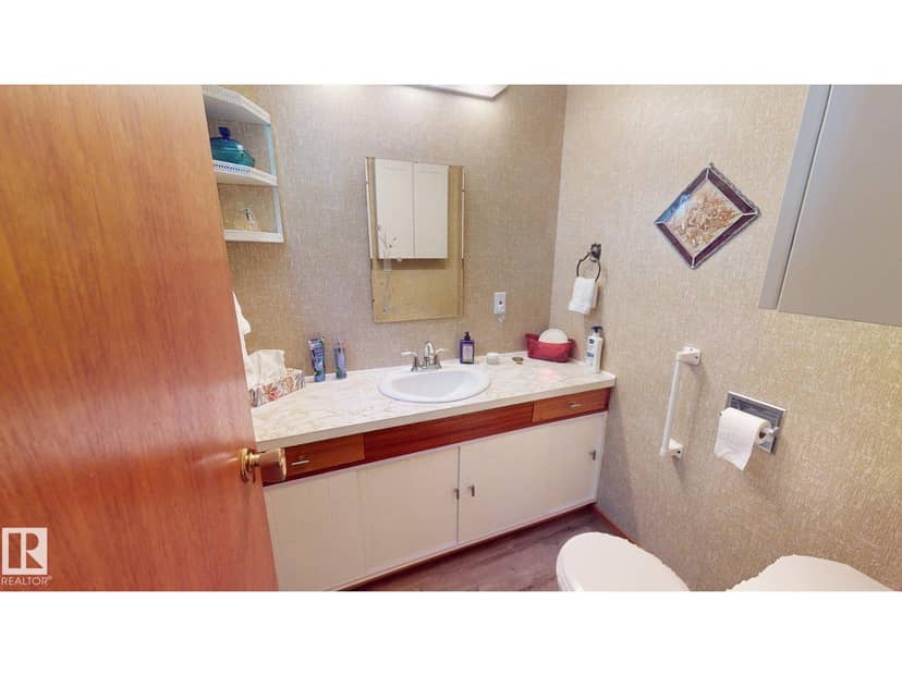 602 Highland RD — photo 11 of 23
