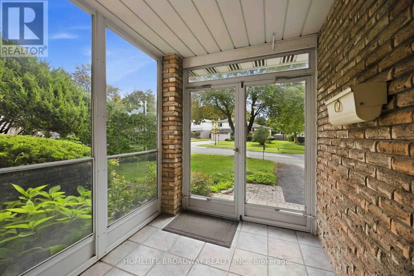 212 Bayview Fairways Drive — photo 3 of 40