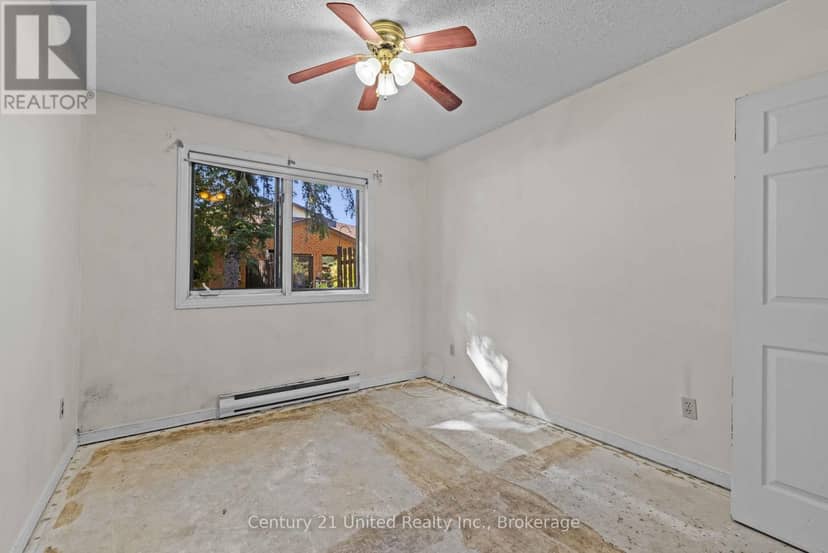 10 - 36 Champlain Crescent — photo 18 of 24