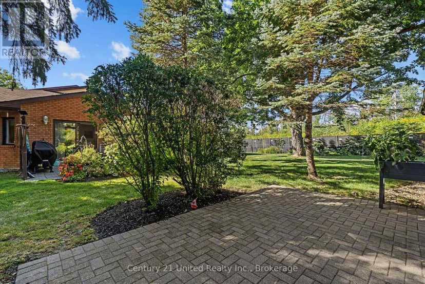 10 - 36 Champlain Crescent — photo 22 of 24