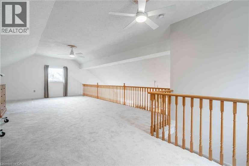 195 SILVERBIRCH Boulevard — photo 18 of 40