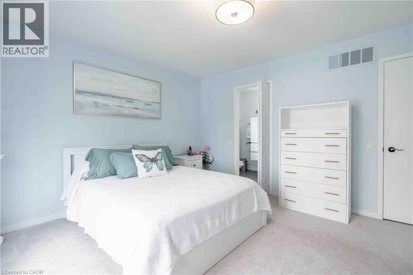 195 SILVERBIRCH Boulevard — photo 22 of 40
