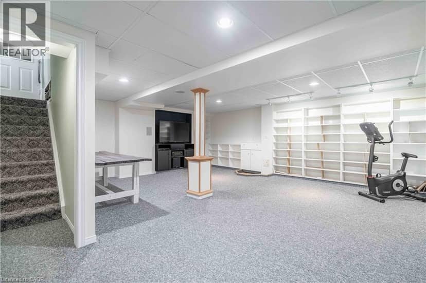 195 SILVERBIRCH Boulevard — photo 28 of 40