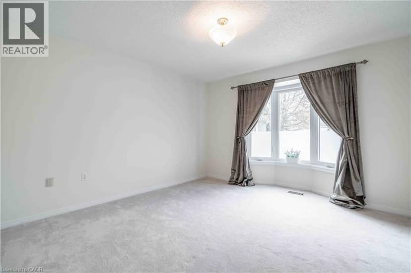 195 SILVERBIRCH Boulevard — photo 24 of 40
