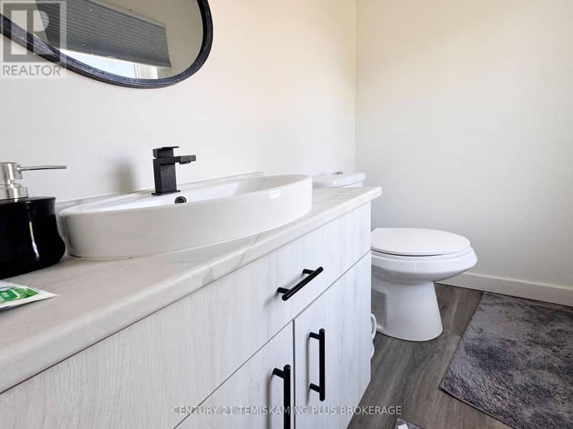 94 Hillview Street — photo 15 of 31