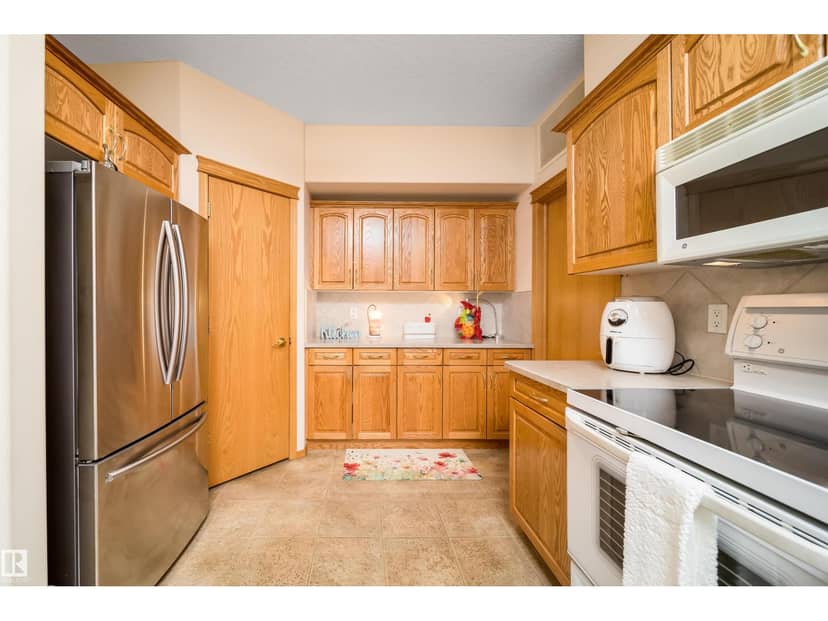 #208 11260 153 AV NW — photo 17 of 37