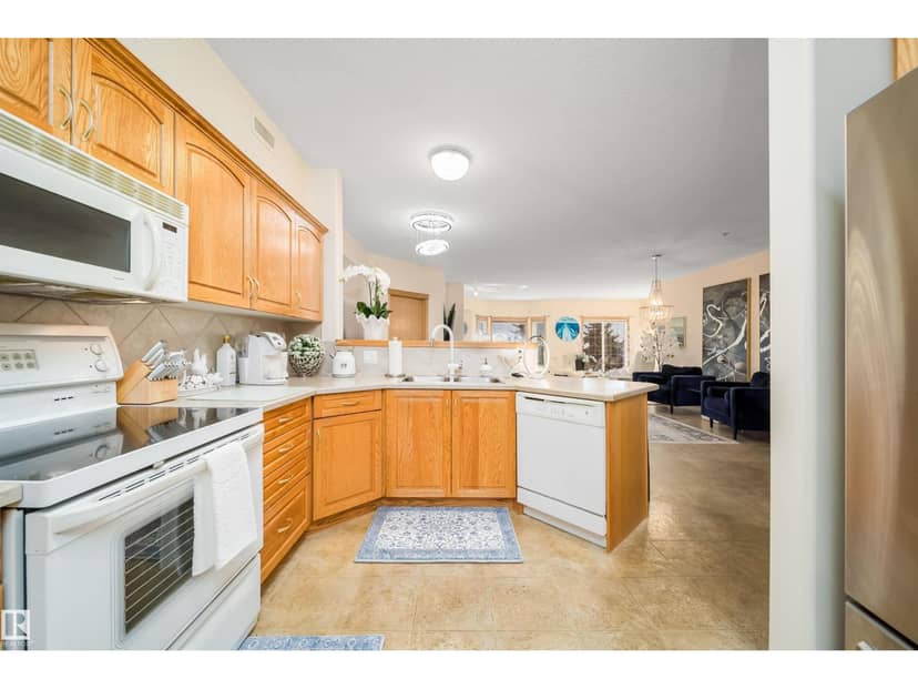 #208 11260 153 AV NW — photo 18 of 37