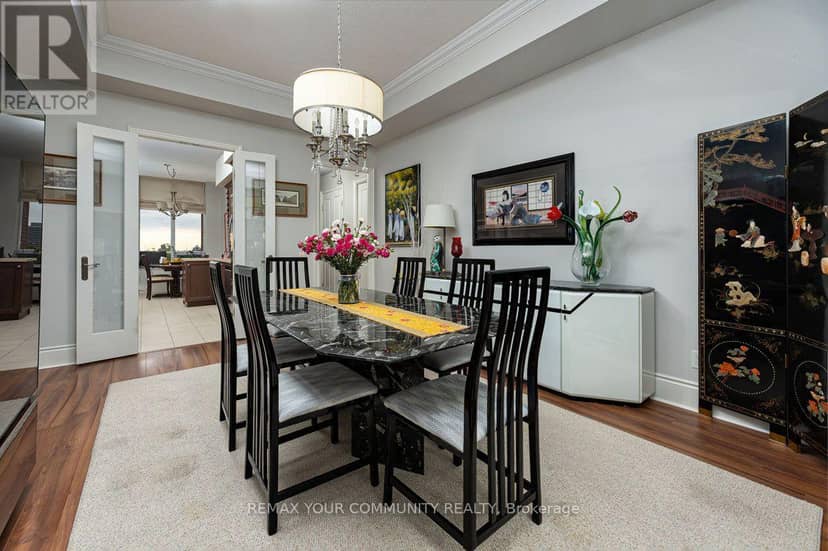 520 - 10101 Yonge Street — photo 10 of 27