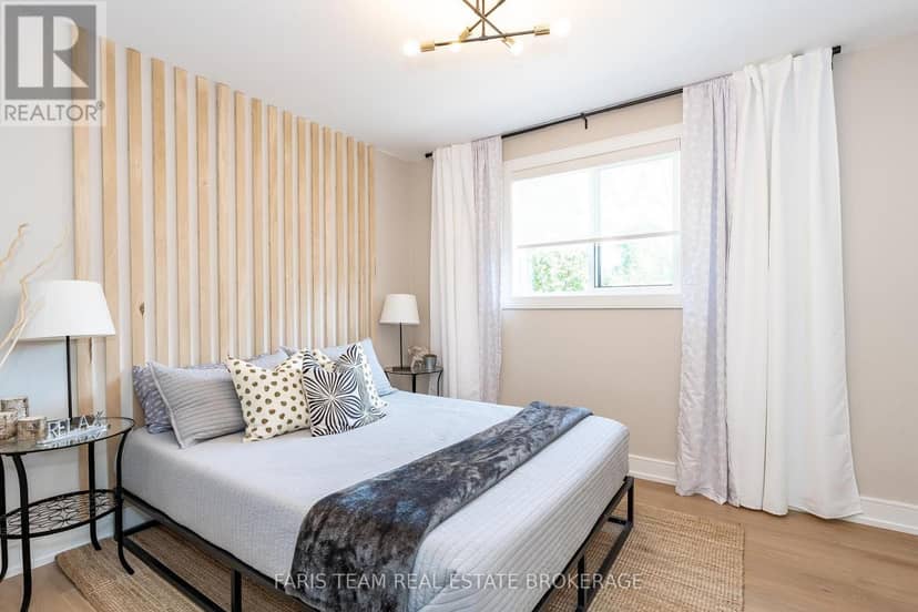 993 Whitney Crescent — photo 16 of 26